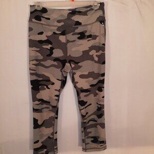 Re Activate Ladies Camo Capri Length Leggings